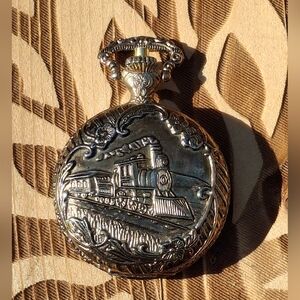 Vintage Geneva Analog Manual Wind Gold Tone Train Antimagnetic Pocket Watch